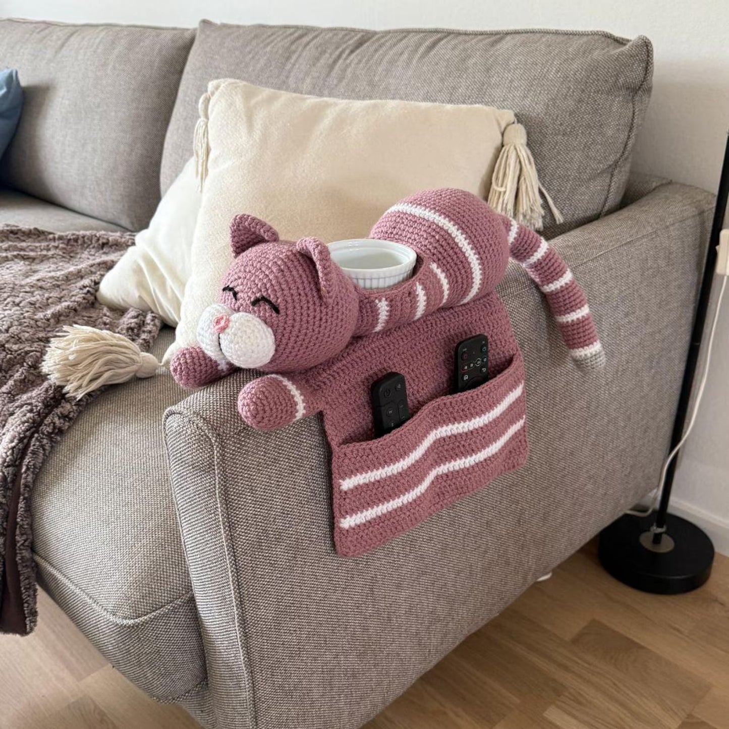 Pinky Cat Sofa Organizer Crochet Pattern