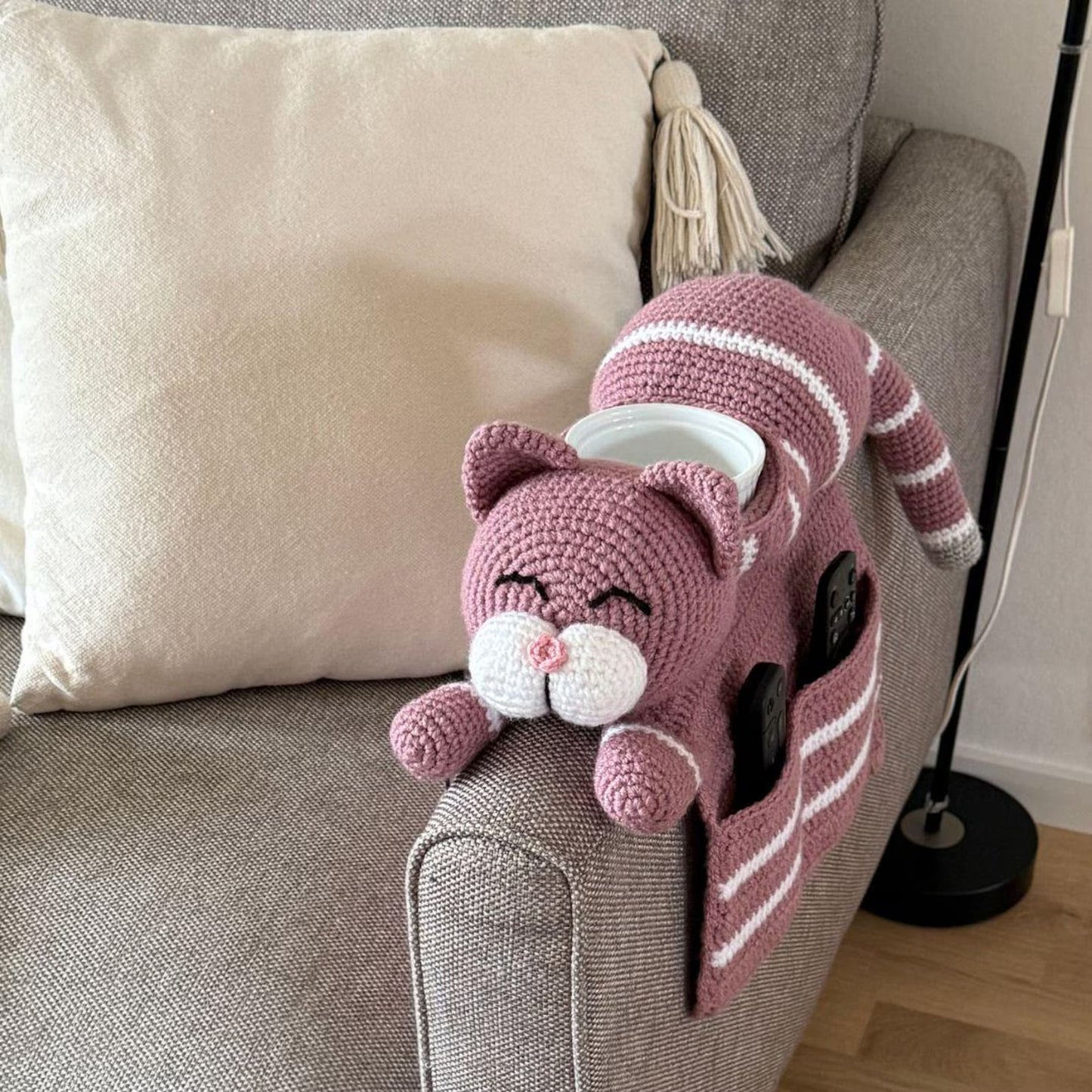 Pinky Cat Sofa Organizer Crochet Pattern