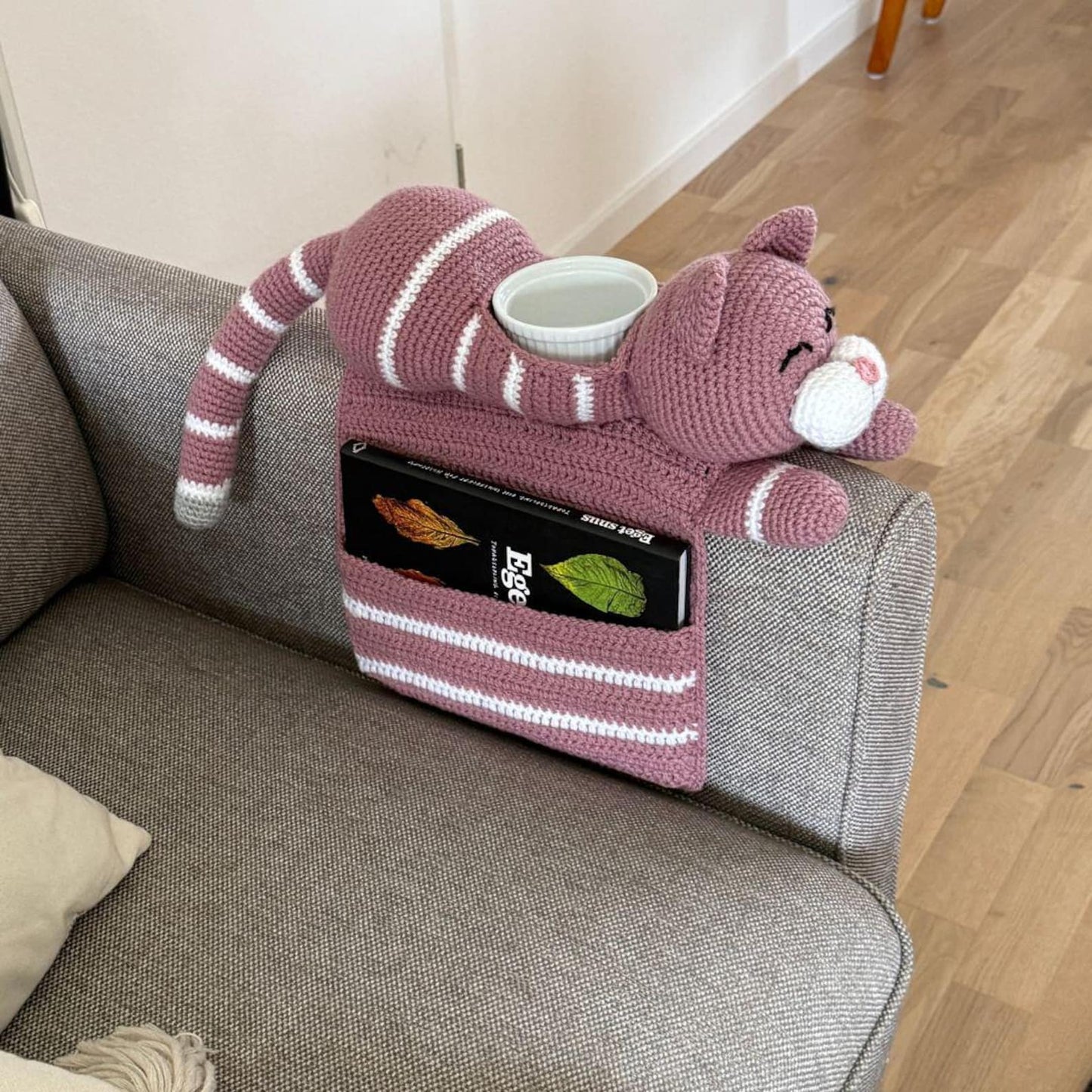 Pinky Cat Sofa Organizer Crochet Pattern