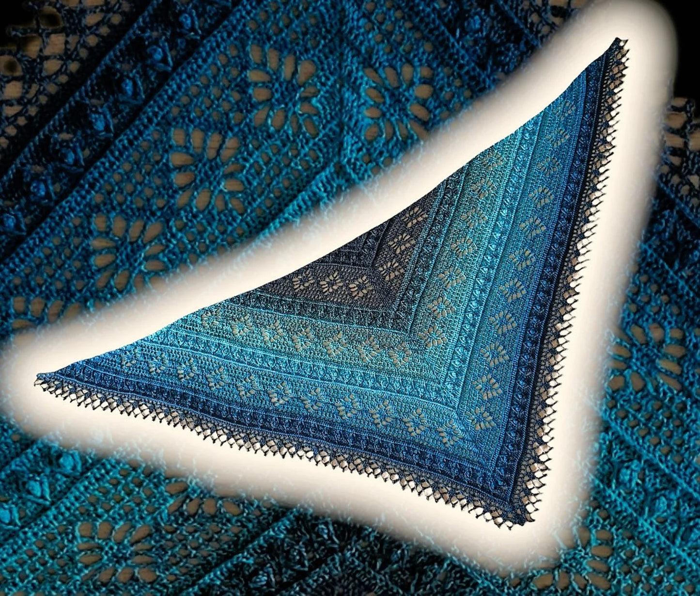 Triangular Scarf Leukone Pattern