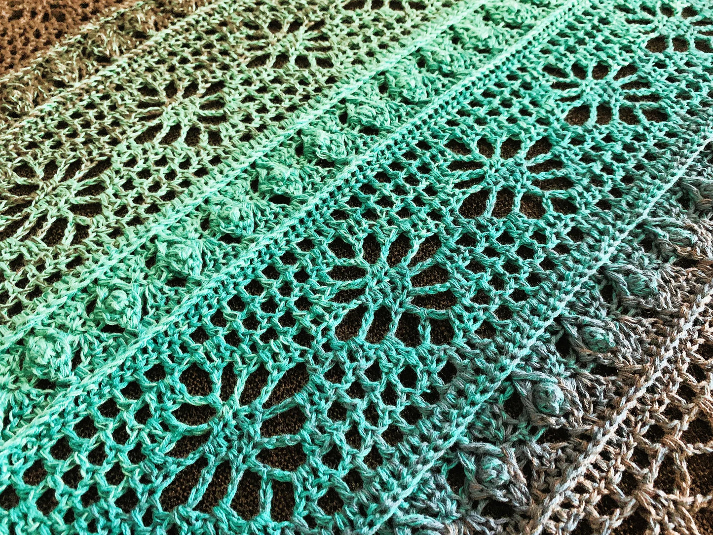 Triangular Scarf Leukone Pattern