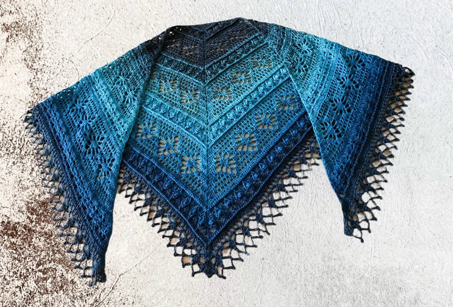 Triangular Scarf Leukone Pattern