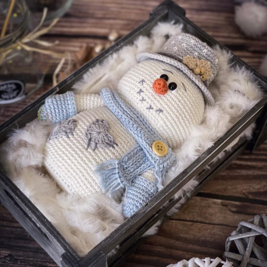 Snowy the snowman amigurumi crochet pattern