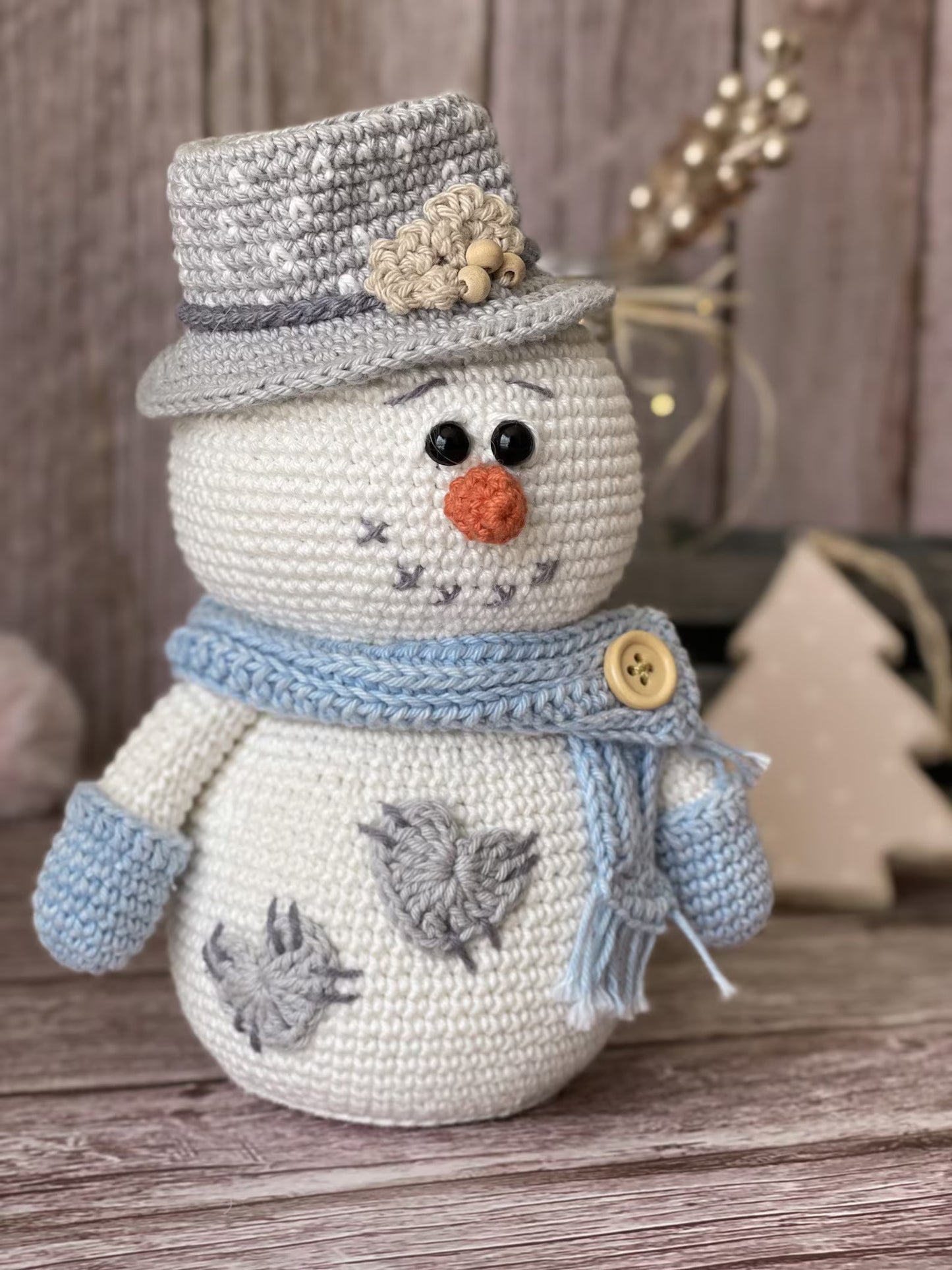 Snowy the snowman amigurumi crochet pattern