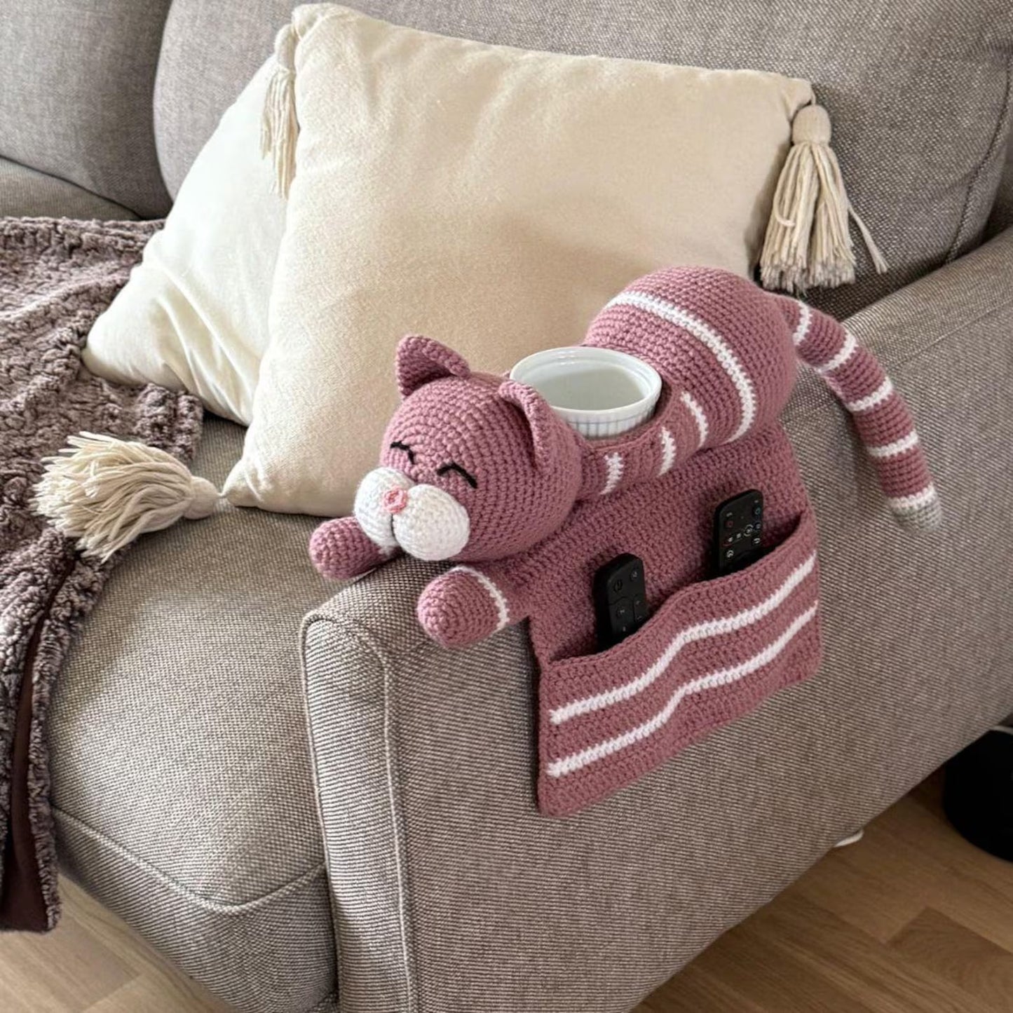Pinky Cat Sofa Organizer Crochet Pattern