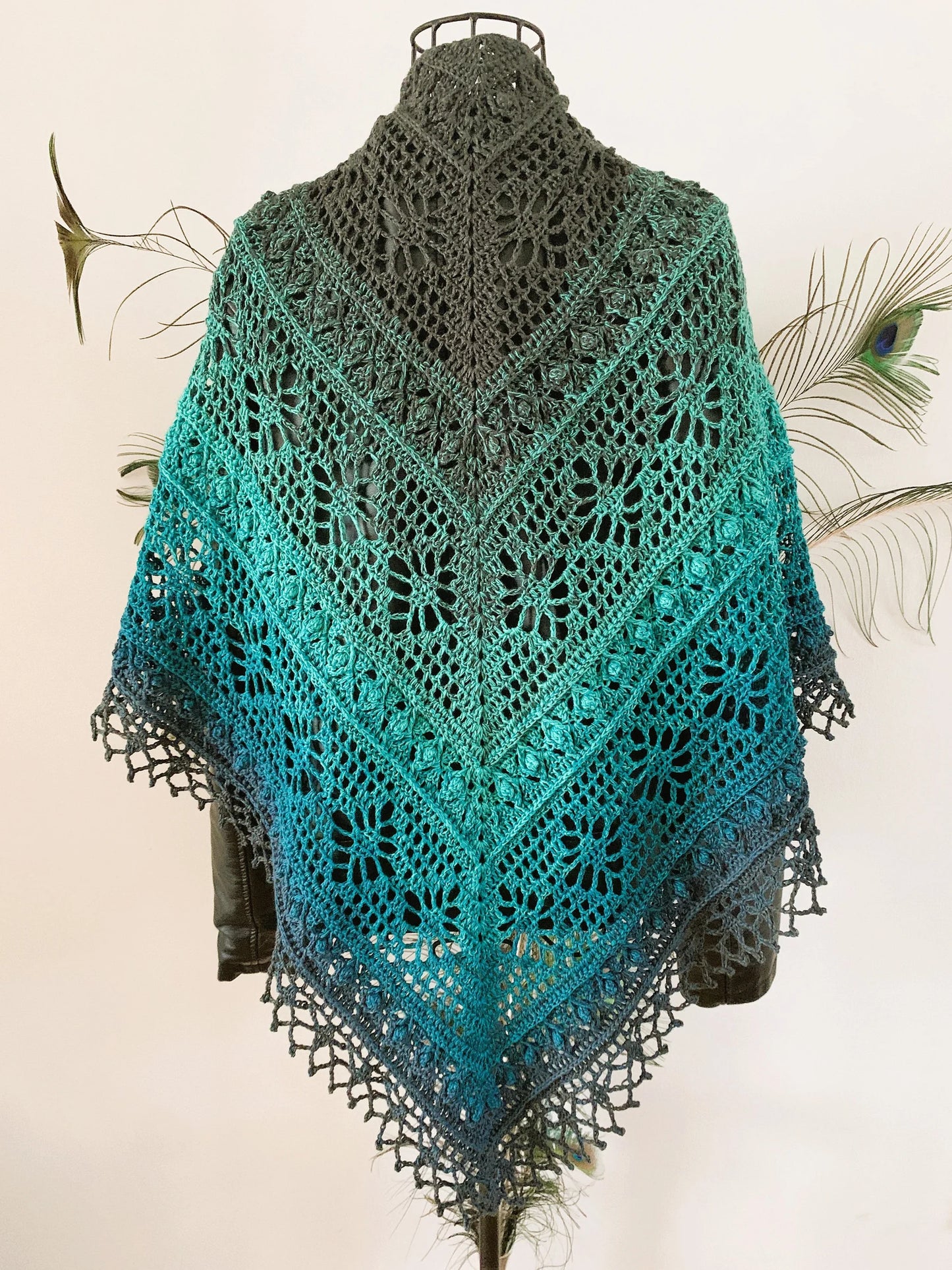 Triangular Scarf Leukone Pattern