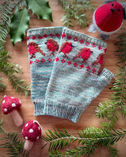 Festive Robins Mitts Knitting Pattern