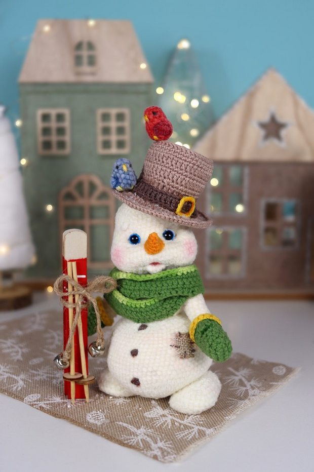 Small Fluffy Snowman Crochet Pattern