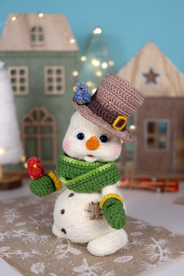 Small Fluffy Snowman Crochet Pattern