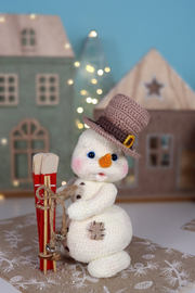 Small Fluffy Snowman Crochet Pattern